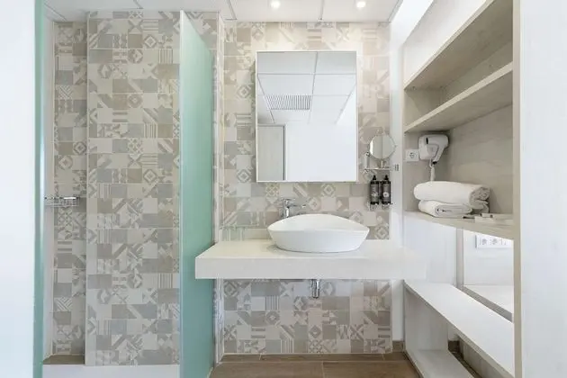Standard Oda, Havuz Manzaralı (3 Adults + 1 Child)