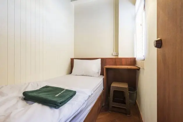 Single Room with Shared Bathroom