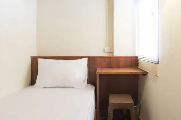 Single Room with Shared Bathroom