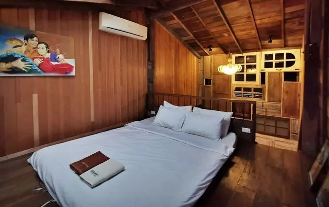 Attic Room with Riverview