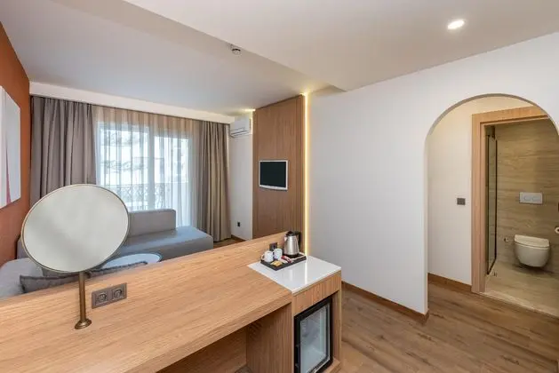 https://images.etstur.com/imgproxy/resize/2560x1440/files/images/hotelImages/etsrooms/1078/Villa_Sun_Flower_Hotel_20260203110220_3.jpg