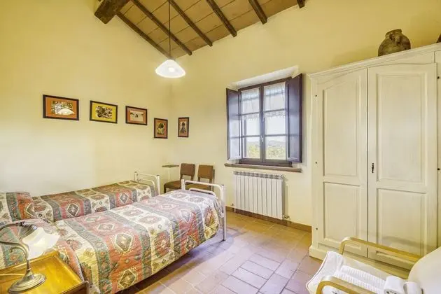 Family Apart Daire, Birden Çok Yatak, 2 Banyolu, Bahçeli (Sunflower apt with shared pool family)