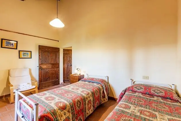 Family Apart Daire, Birden Çok Yatak, 2 Banyolu, Bahçeli (Sunflower apt with shared pool family)