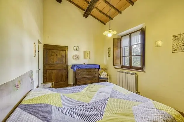 Family Apart Daire, Birden Çok Yatak, 2 Banyolu, Bahçeli (Sunflower apt with shared pool family)