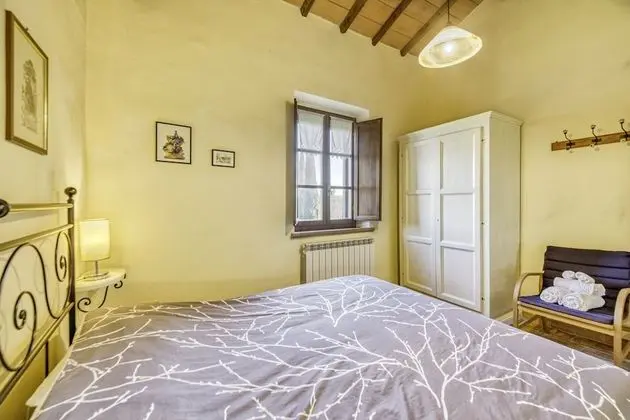 Family Apart Daire, Birden Çok Yatak, 2 Banyolu, Bahçeli (Sunflower apt with shared pool family)