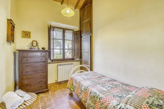 Family Apart Daire, Birden Çok Yatak, 2 Banyolu, Bahçeli (Sunflower apt with shared pool family)