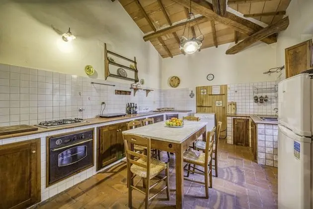 Family Apart Daire, Birden Çok Yatak, 2 Banyolu, Bahçeli (Sunflower apt with shared pool family)