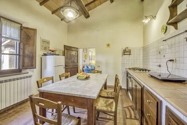 Family Apart Daire, Birden Çok Yatak, 2 Banyolu, Bahçeli (Sunflower apt with shared pool family)