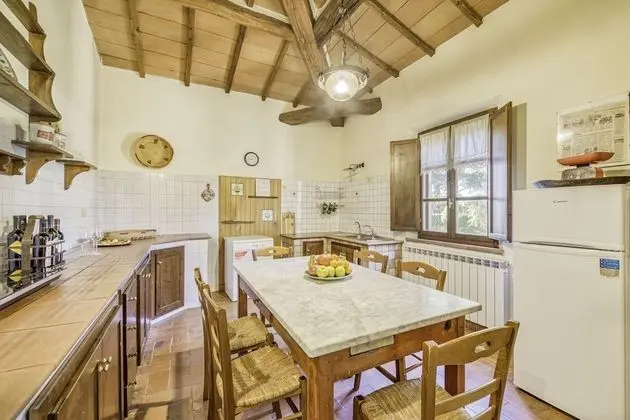 Family Apart Daire, Birden Çok Yatak, 2 Banyolu, Bahçeli (Sunflower apt with shared pool family)