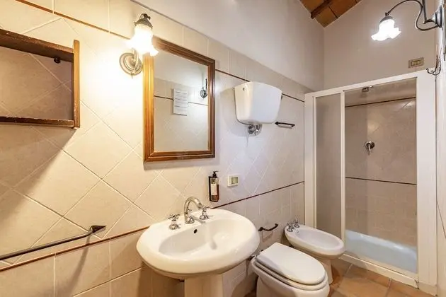 Family Apart Daire, Birden Çok Yatak, 2 Banyolu, Bahçeli (Sunflower apt with shared pool family)