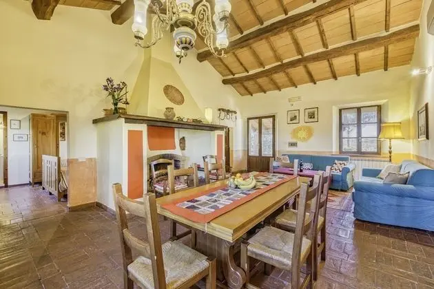 Family Apart Daire, Birden Çok Yatak, 2 Banyolu, Bahçeli (Sunflower apt with shared pool family)