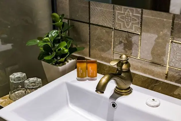 Deluxe Oda (WITH SHOWER- indoor window)