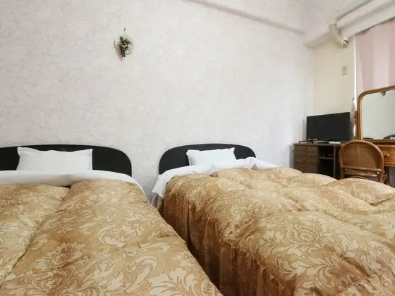 İki Ayrı Yataklı Oda, Sigara İçilebilir