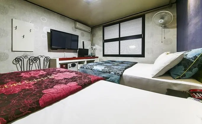 Standard İki Ayrı Yataklı Oda (Neflix, PC, Phone mirroring available)