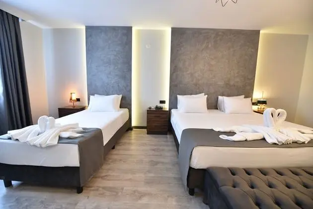 Deluxe Dört Kişilik Oda
