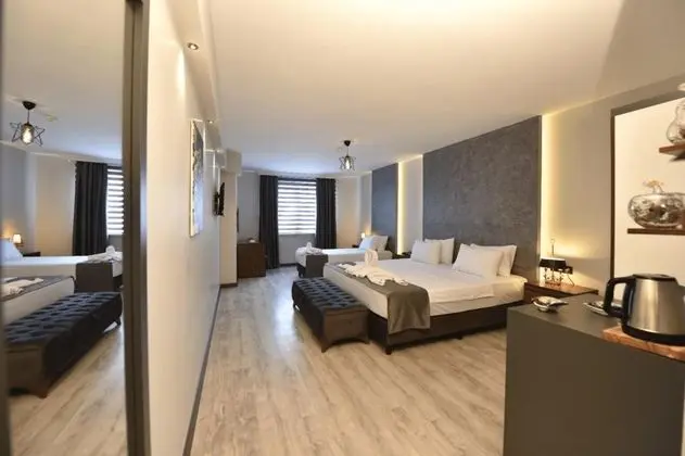 Deluxe Üç Kişilik Oda , Kara Manzaralı
