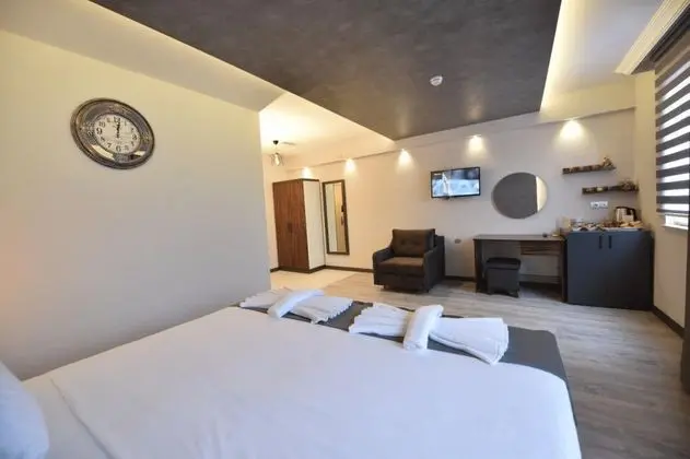 Deluxe Üç Kişilik Oda , Kara Manzaralı