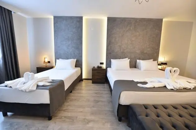 Deluxe Üç Kişilik Oda , Kara Manzaralı