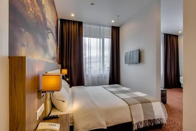 Business Tek Büyük Yataklı Oda