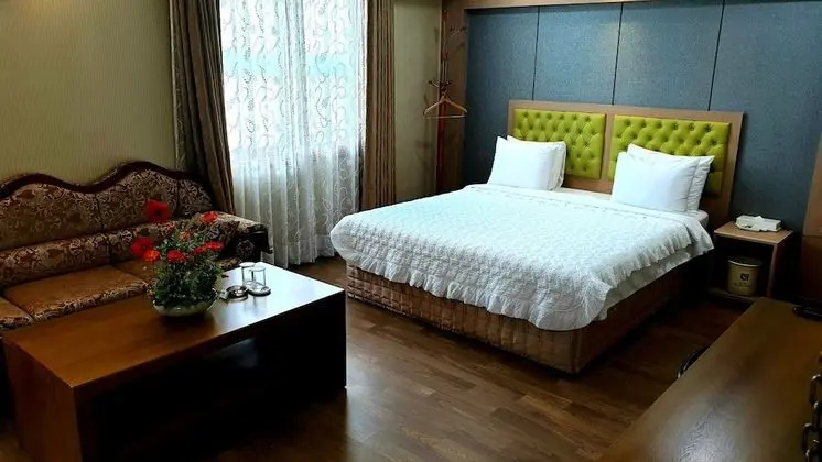 Business Tek Büyük Yataklı Oda