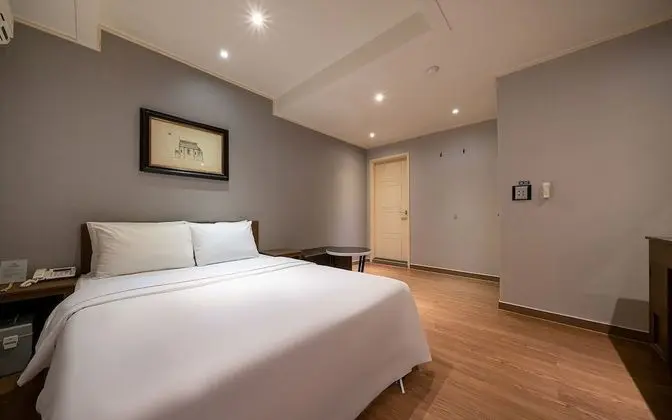 Oda (Deluxe-Netflix is free to watch)