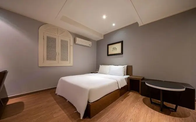 Oda (Deluxe-Netflix is free to watch)