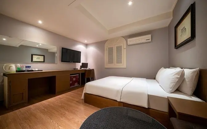 Oda (Deluxe-Netflix is free to watch)