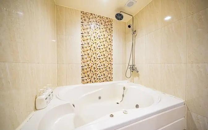 Oda (Deluxe-Netflix is free to watch)