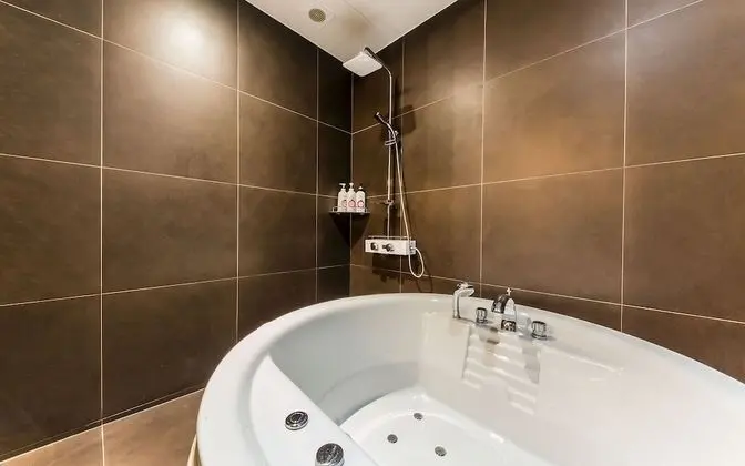 Oda (Deluxe-NetFlixDisney (bathtub))