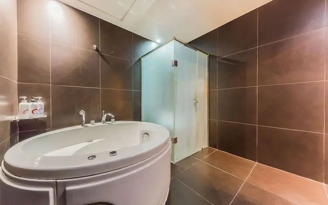 Oda (Deluxe-NetFlixDisney (bathtub))