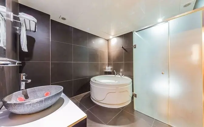 Oda (Deluxe-NetFlixDisney (bathtub))