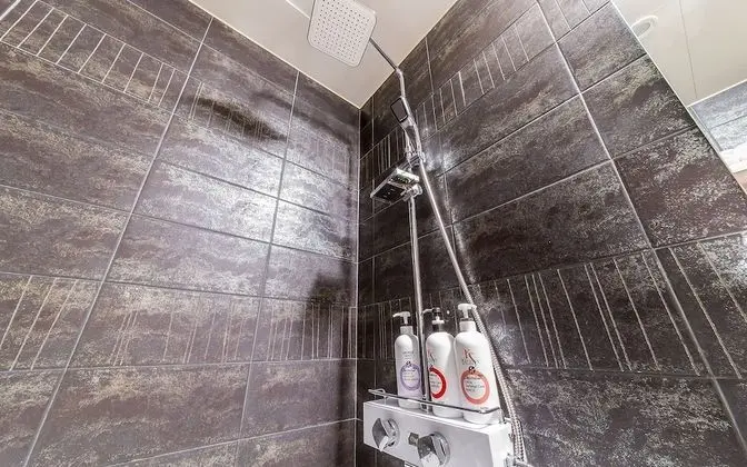 Oda (Standard-NetFlixDisney (bathtub))