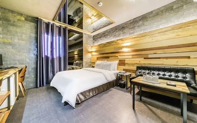 Oda (Standard-NetFlixDisney (bathtub))