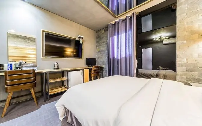 Oda (Standard-NetFlixDisney (bathtub))