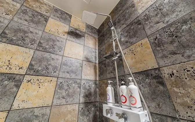 Oda (Standard-NetFlixDisney (bathtub))