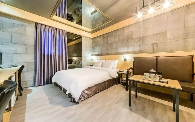 Oda (Standard-NetFlixDisney (bathtub))