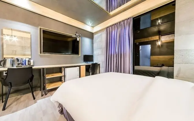 Oda (Standard-NetFlixDisney (bathtub))