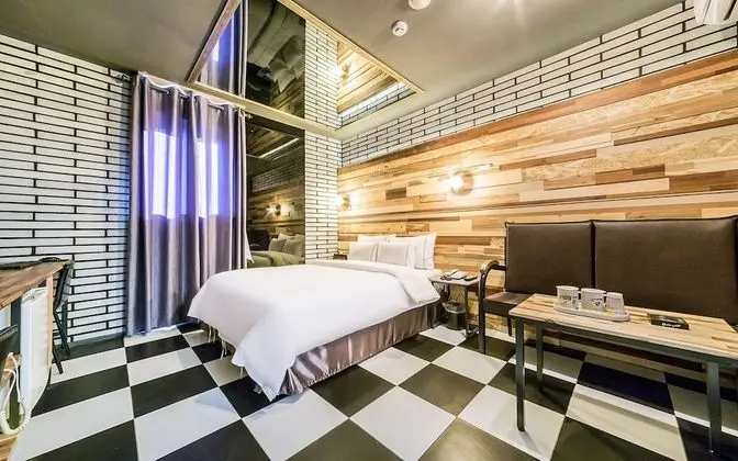 Oda (Standard-NetFlixDisney (bathtub))