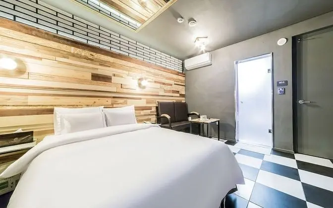 Oda (Standard-NetFlixDisney (bathtub))