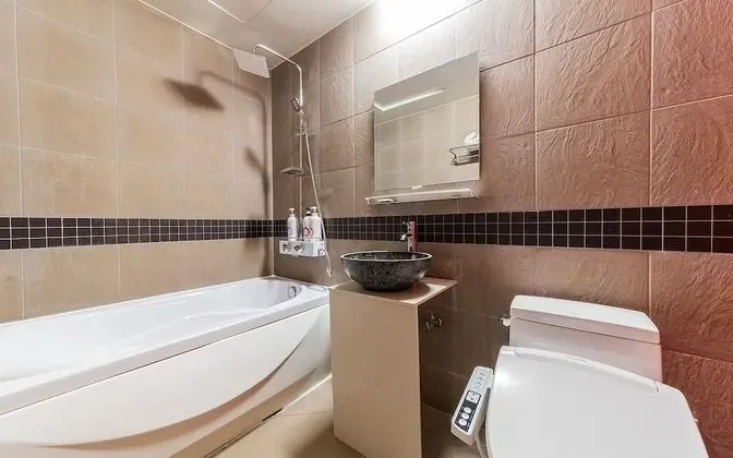 Oda (Standard-NetFlixDisney (bathtub))