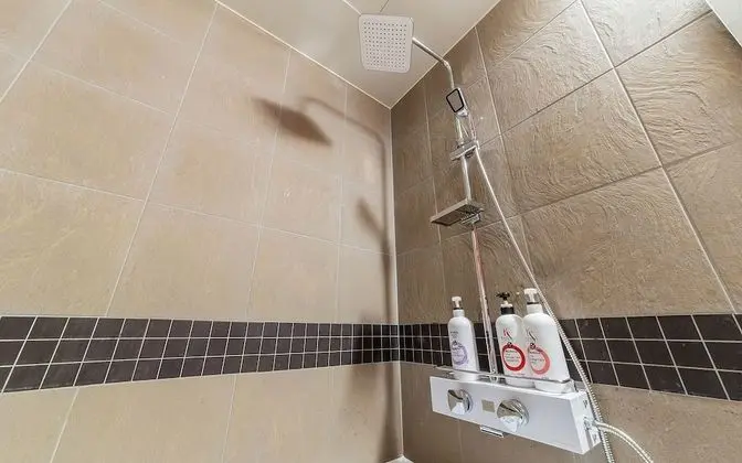 Oda (Standard-NetFlixDisney (bathtub))