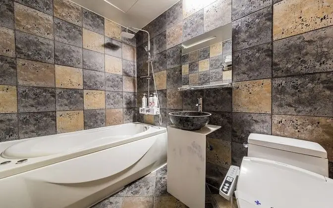 Oda (Standard-NetFlixDisney (bathtub))