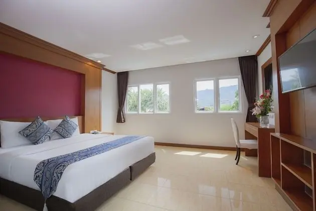 Grand Deluxe Balcony Room, Pool View