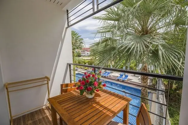 Premium Oda, Balkon, Havuz Manzaralı