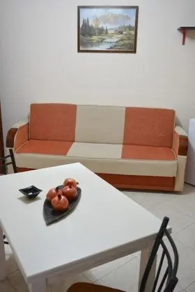 Traditional Apart Daire, 2 Yatak Odası, Mutfak, Üzüm Asması Manzaralı