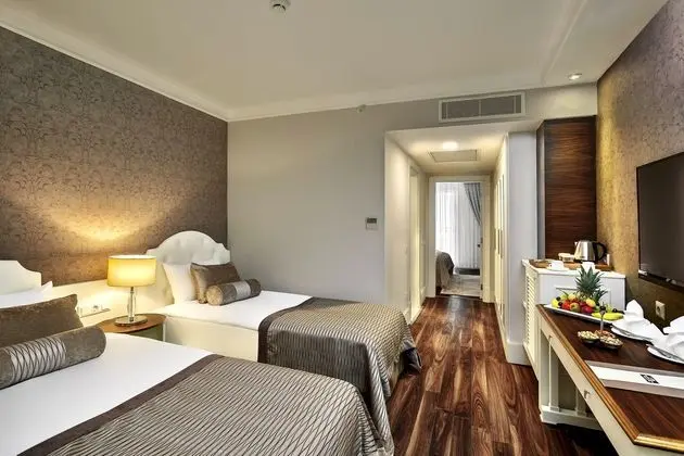 https://imagessl.etstur.com/files/images/hotelImages/TR/209343/l/Sunis-Efes-Royal-Palace-Resort---Spa-Oda-267712.jpg