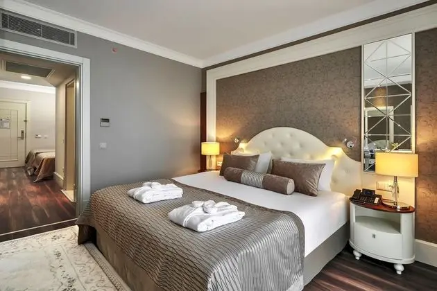 https://imagessl.etstur.com/files/images/hotelImages/TR/209343/l/Sunis-Efes-Royal-Palace-Resort---Spa-Oda-267713.jpg