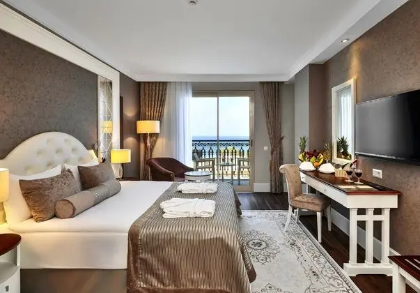 https://imagessl.etstur.com/files/images/hotelImages/TR/209343/l/Sunis-Efes-Royal-Palace-Resort---Spa-Oda-267715.jpg