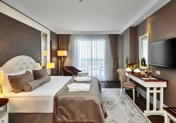 https://imagessl.etstur.com/files/images/hotelImages/TR/209343/l/Sunis-Efes-Royal-Palace-Resort---Spa-Oda-267716.jpg