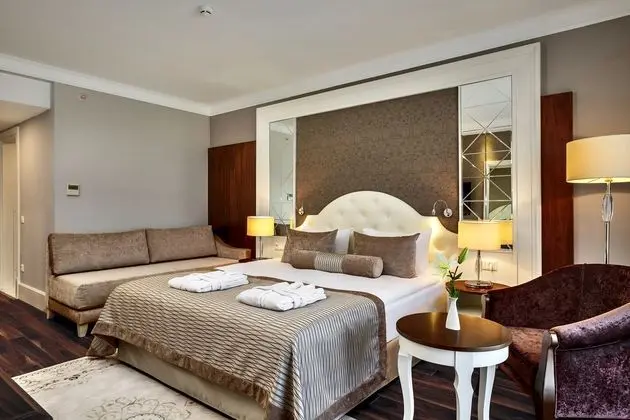 https://imagessl.etstur.com/files/images/hotelImages/TR/209343/l/Sunis-Efes-Royal-Palace-Resort---Spa-Oda-267717.jpg